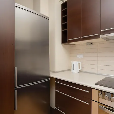 Apartment Modern & Spacious With Balcony And Parking By Renters