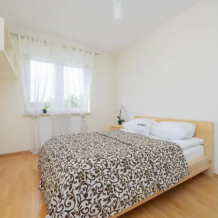 Modern & Spacious With Balcony And Parking By Renters Warsaw