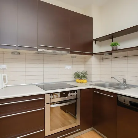 Modern & Spacious With Balcony And Parking By Renters Apartament Warszawa