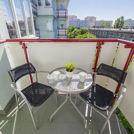 Modern & Spacious With Balcony And Parking By Renters Warszawa