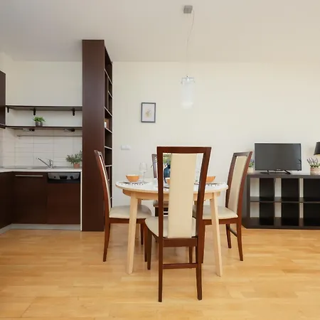 Apartament Modern & Spacious With Balcony And Parking By Renters