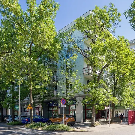 Modern & Spacious With Balcony And Parking By Renters Warszawa